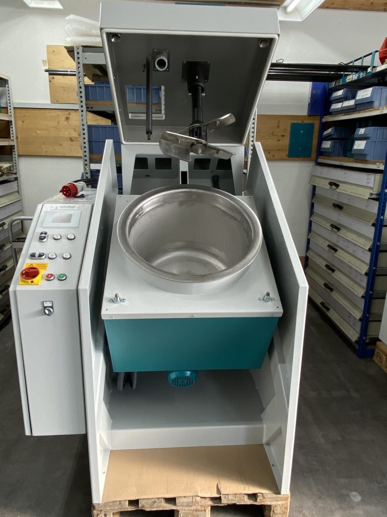 Malaxeur d’enrobé ouvert en laboratoire
